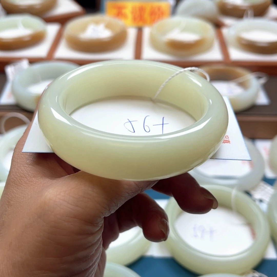 未镶嵌手镯和田玉