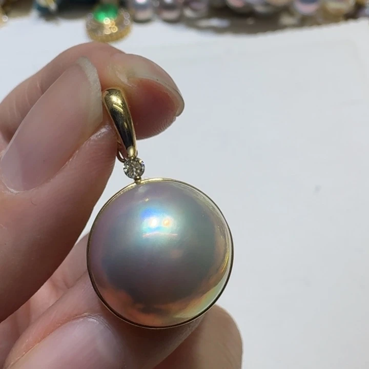 拼合珍珠（马贝珠）颈饰18K金镶嵌