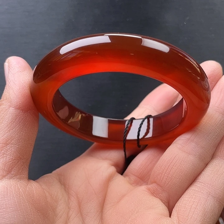 孟***妞玛瑙/玉髓未镶嵌手镯