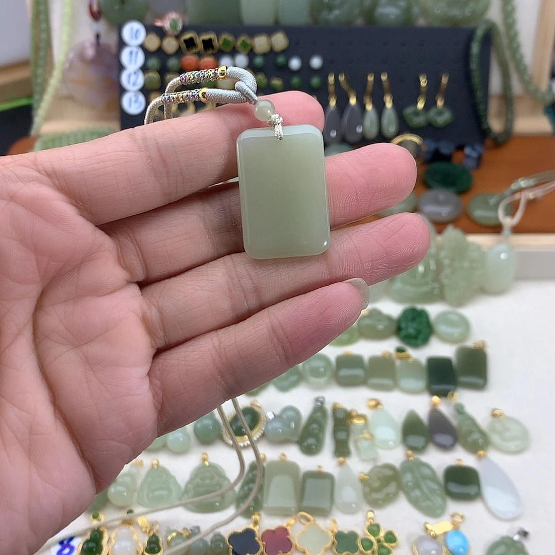 和田玉未镶嵌吊坠(不含链)