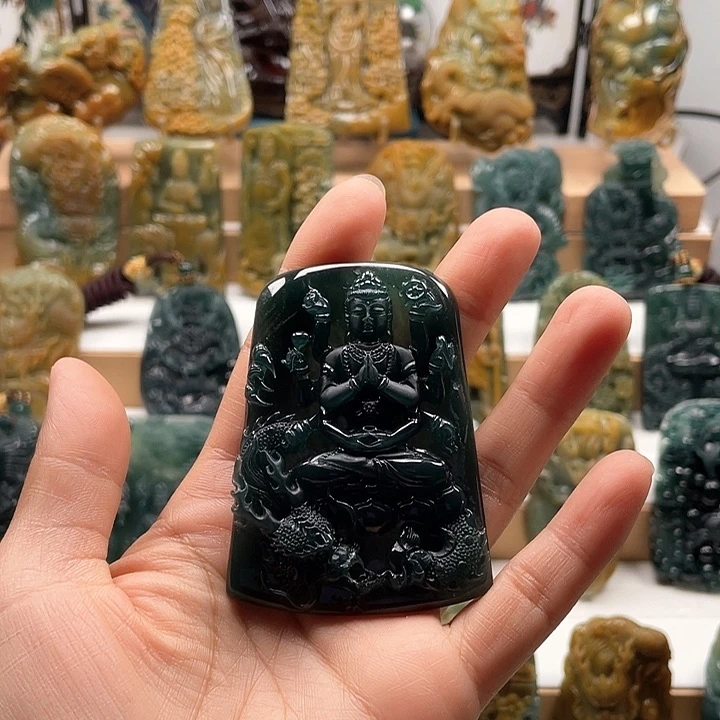 翡翠颈饰未镶嵌左****天然翡翠A货观音