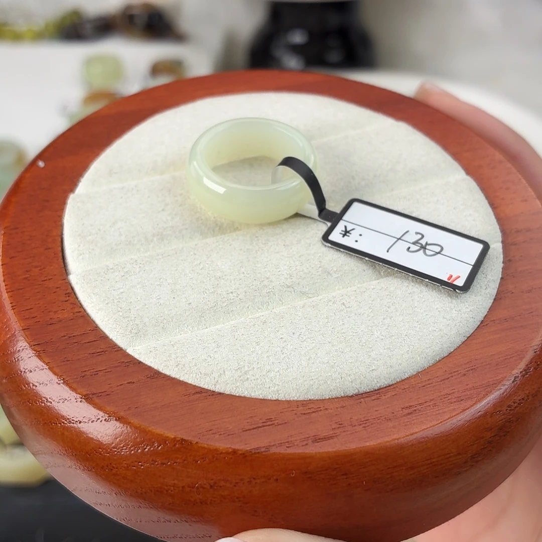 和田玉未镶嵌戒指Q37蜂蜜水轮胎内径16.6港码13