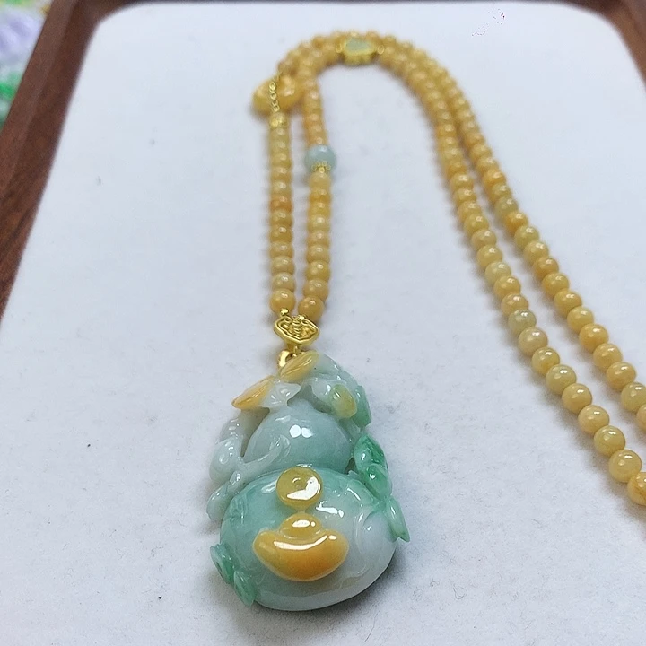 翡翠颈饰未镶嵌吊坠