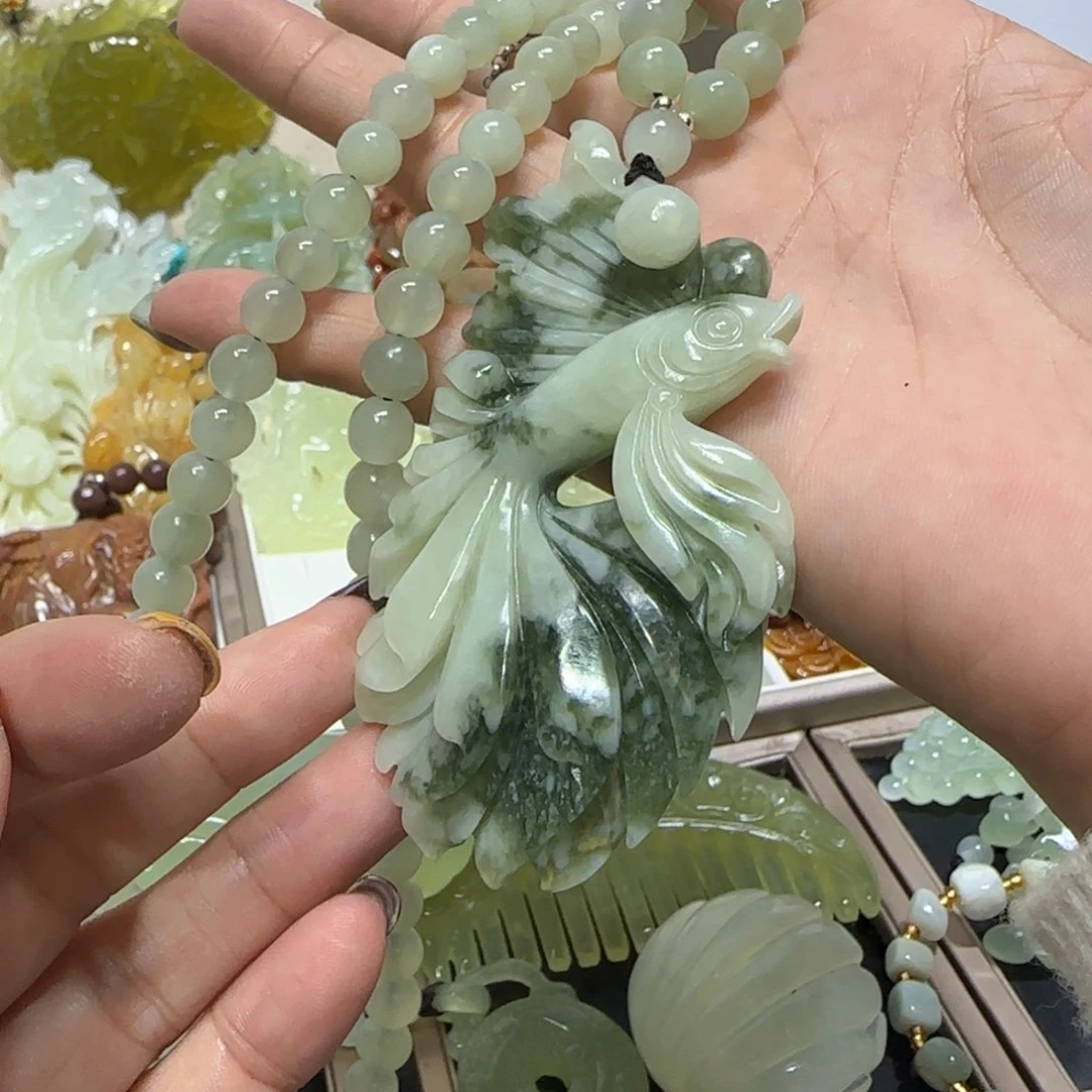 未镶嵌蛇纹石玉吊坠