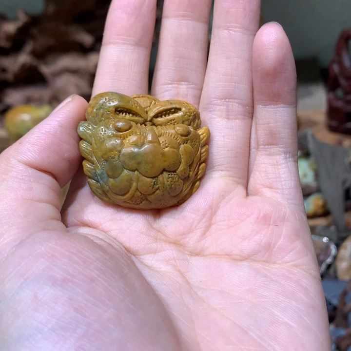 未镶嵌岫岩河磨玉（透闪石质玉）挂件