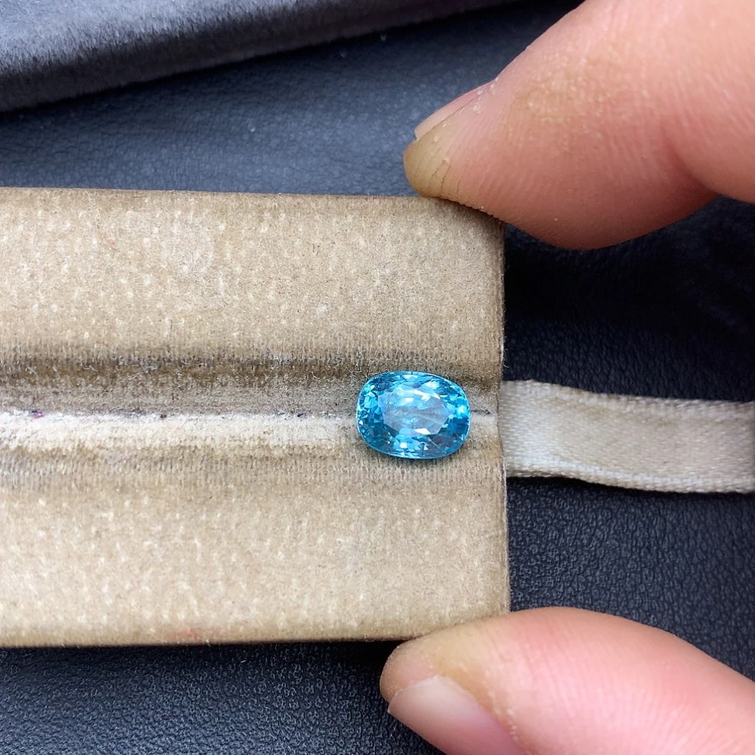 未镶嵌天然锆石裸石2.73ct全净风信子