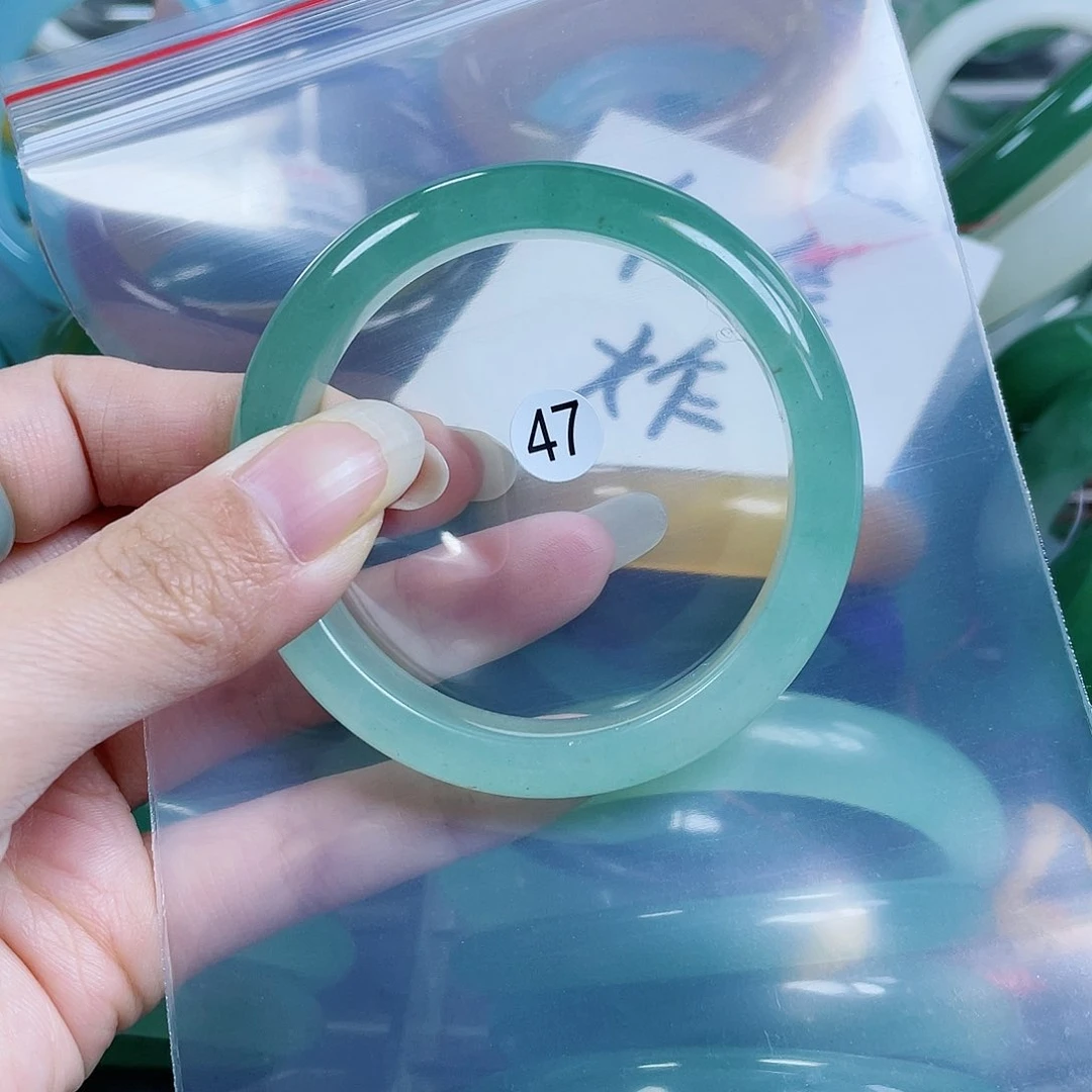 【闪购商品】石英质玉手镯未镶嵌52