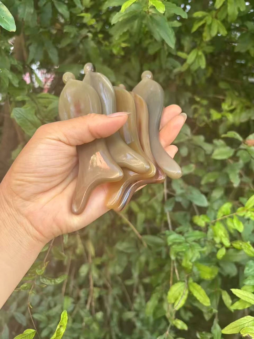 牛角人鱼片带圆点刮痧板牛角按摩片点穴提美容全身刮板鱼形