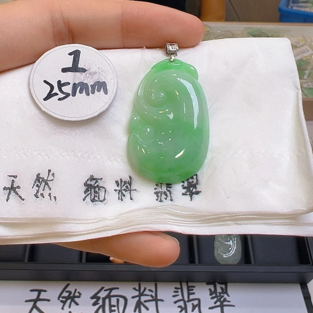 翡翠吊坠(不含链)18K金镶嵌翡翠