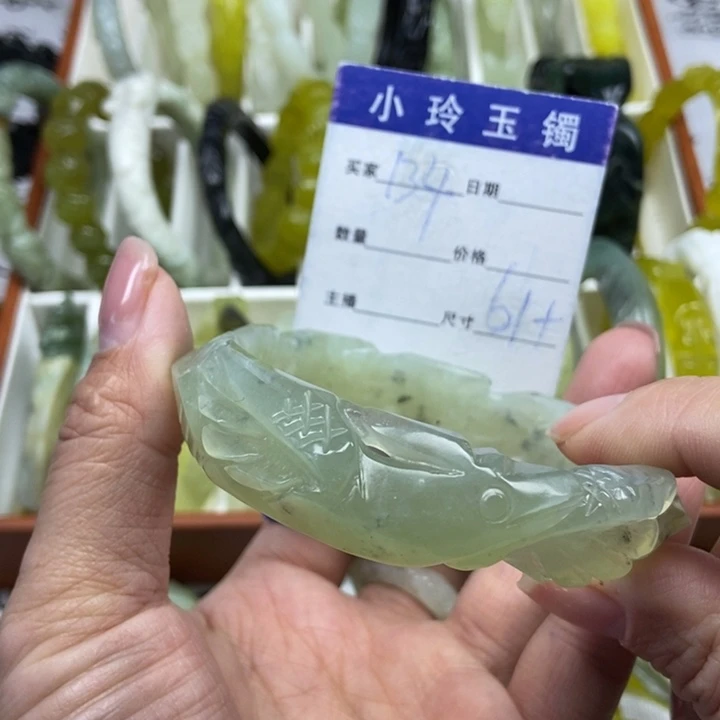 蛇纹石玉未镶嵌手镯