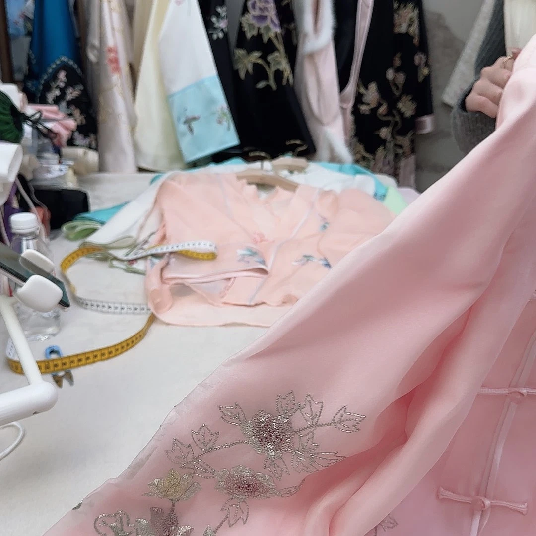 刺绣婷苏州真丝衣服