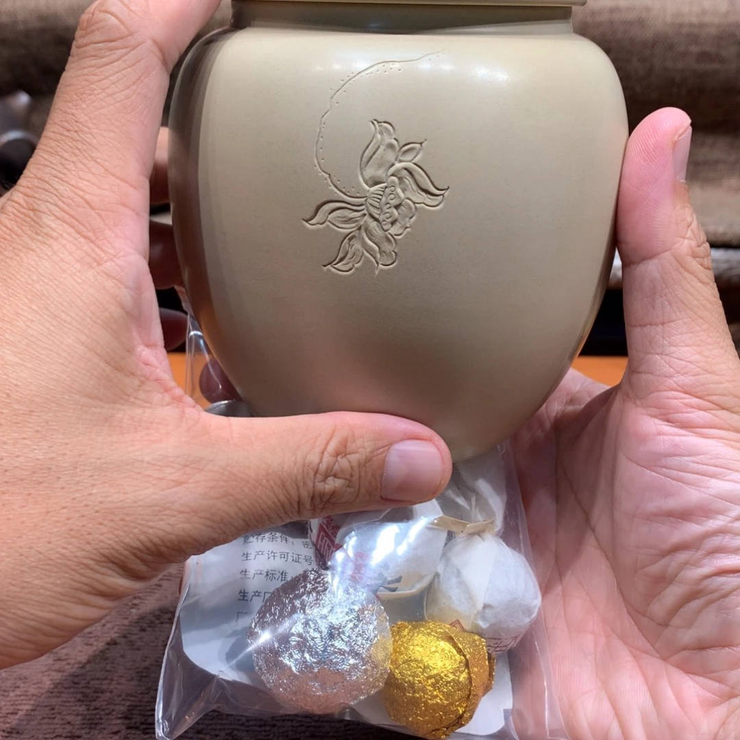 泥塑小*哥放漏微瑕醒茶罐一个