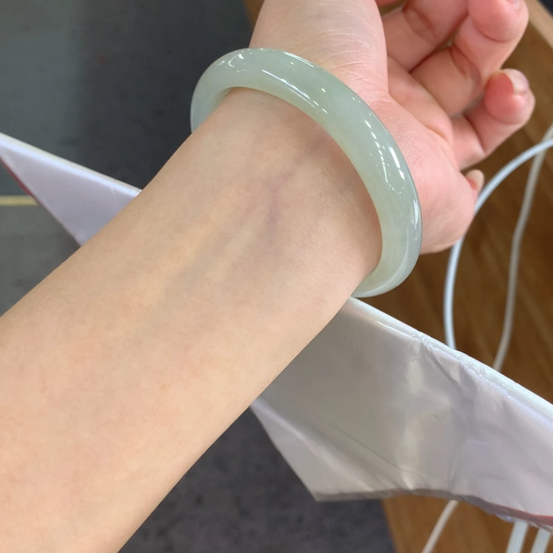 翡翠未镶嵌手镯天然Ａ货翡翠56贵妃