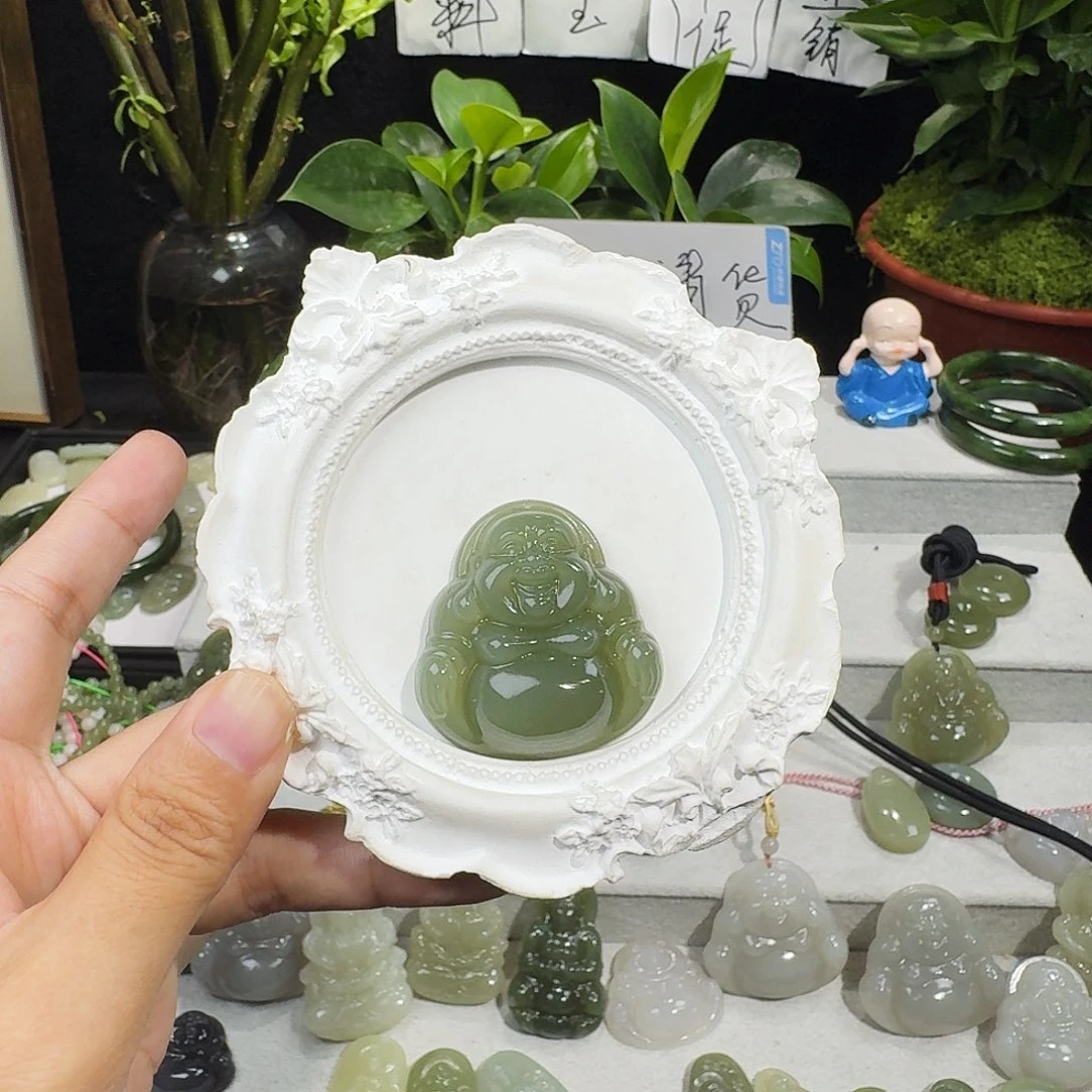 用***风和田玉未镶嵌颈饰