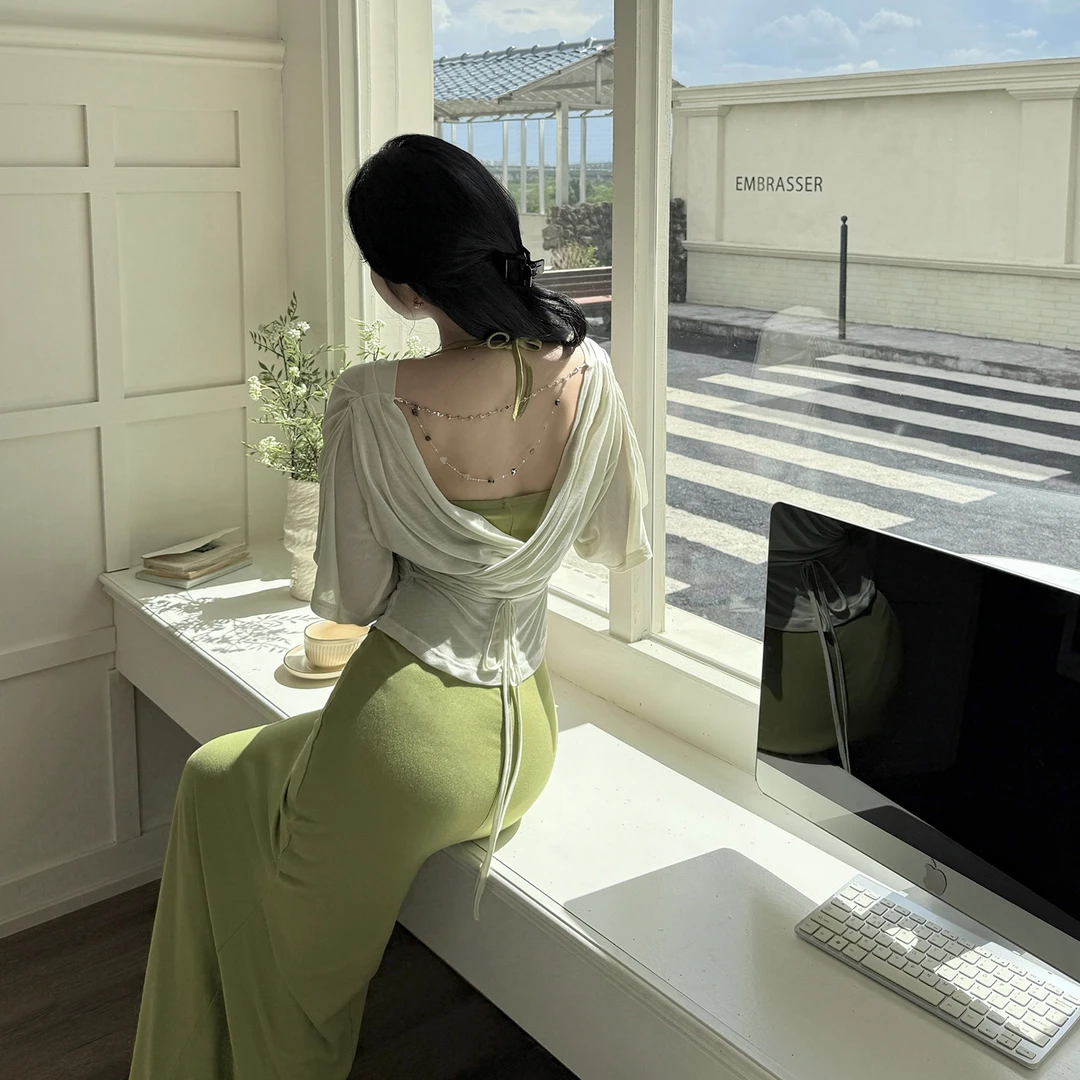 清冷感绿色显瘦撞色挂脖露背上衣套装2025夏季半身裙长裙两件套