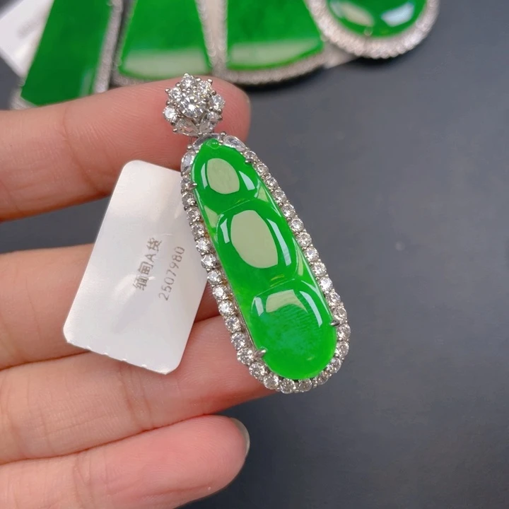 【闪购商品】颈饰银S925镶嵌翡翠翡翠