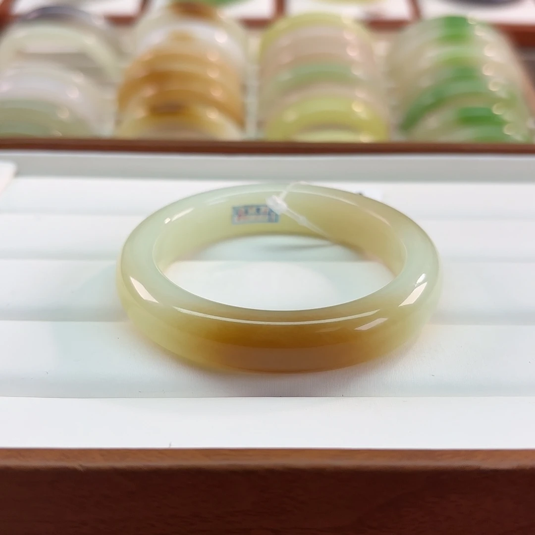 和田玉未镶嵌手镯【一口红糖 毕业】