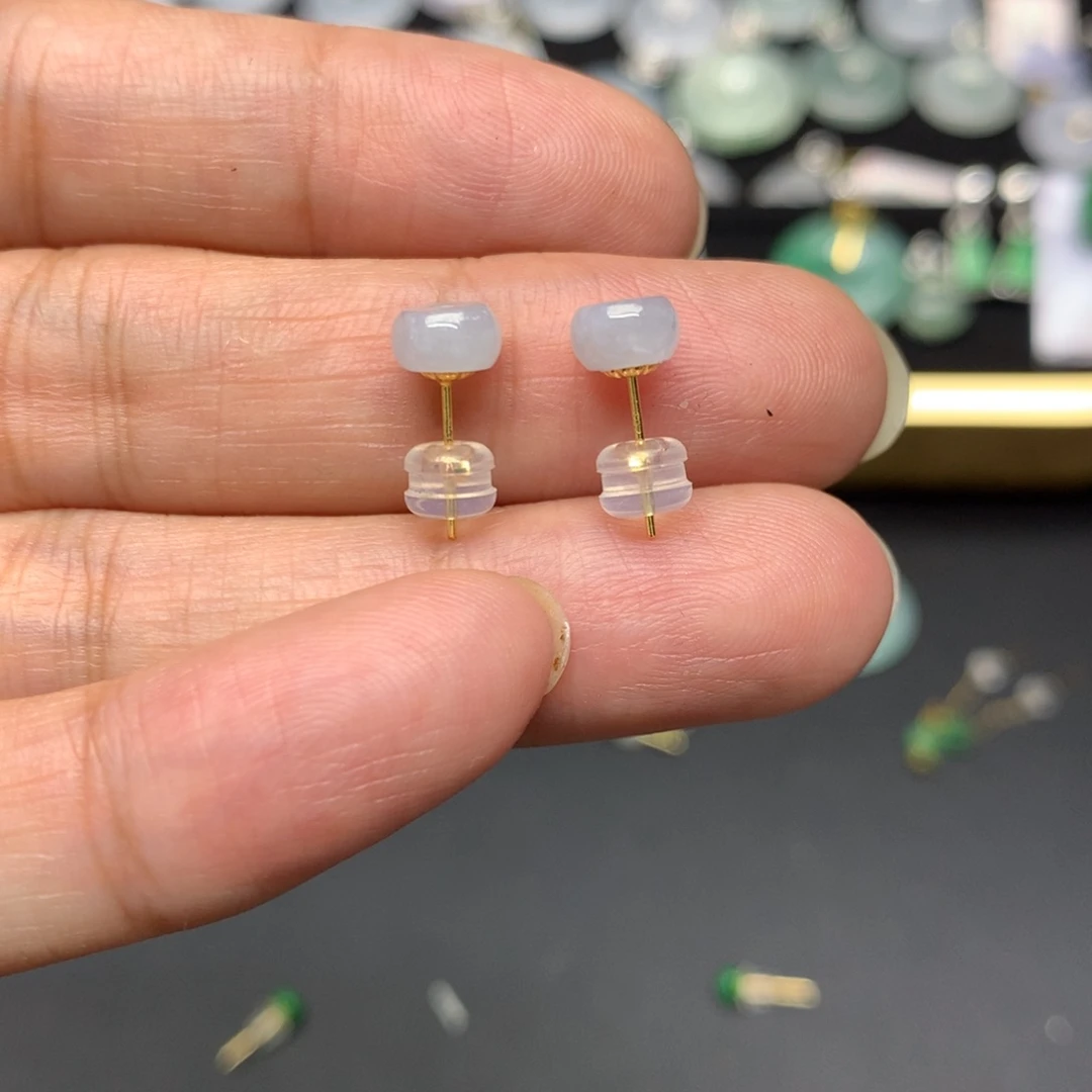 18K金镶嵌翡翠耳饰有纹裂