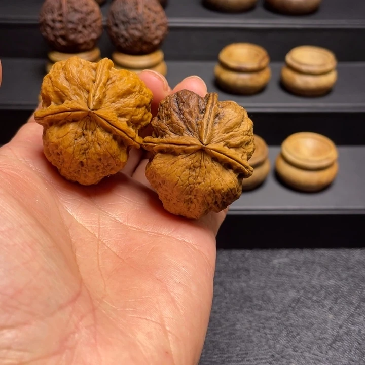 文玩核桃吊坠F七星岩41