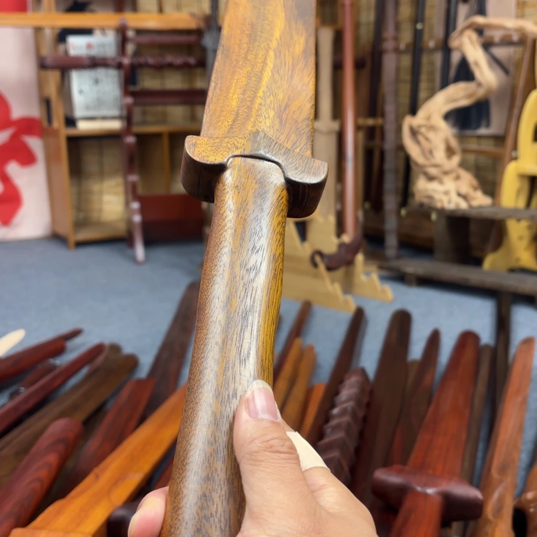 有瑕疵便宜出！双手残剑一把