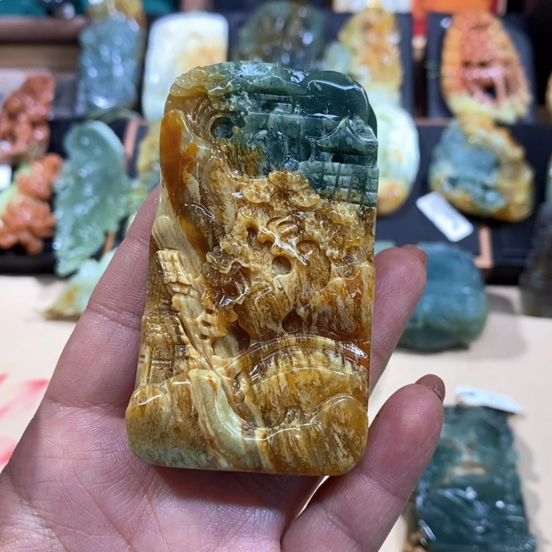 蛇纹石玉未镶嵌颈饰稻*人