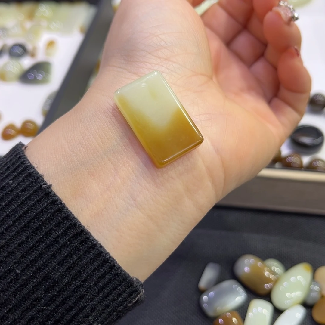 和田玉（糖玉）颈饰未镶嵌C****?