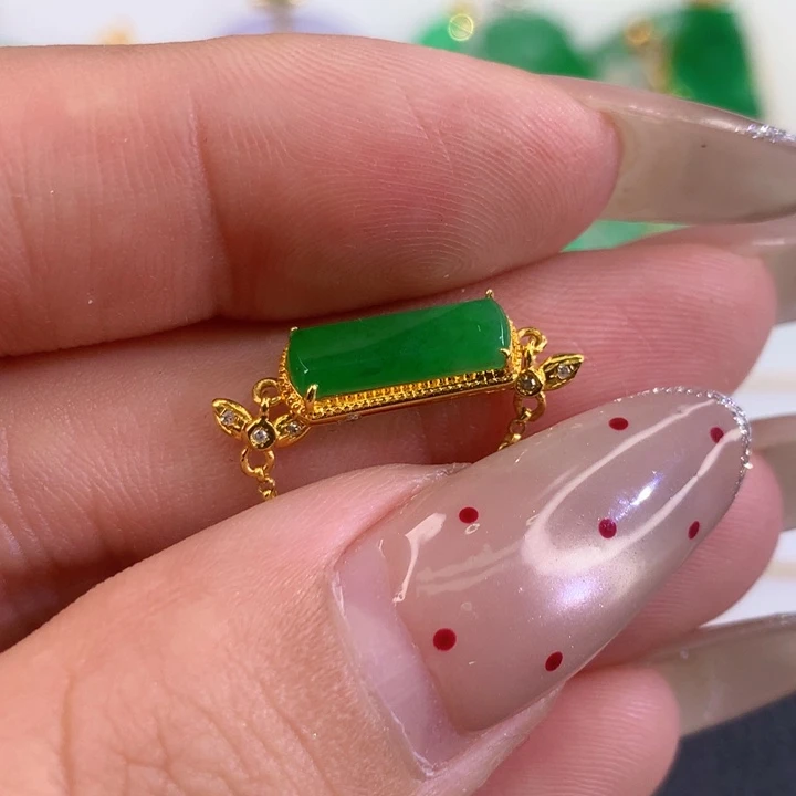 吉***木翡翠18K金镶嵌颈饰翡翠