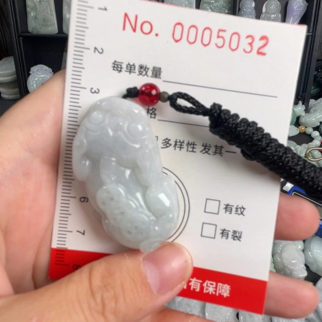 吊坠(不含链)未镶嵌翡翠微瑕