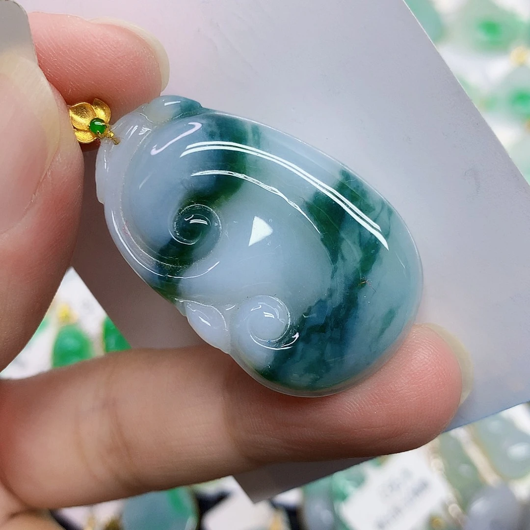 翡翠18K金镶嵌颈饰如意