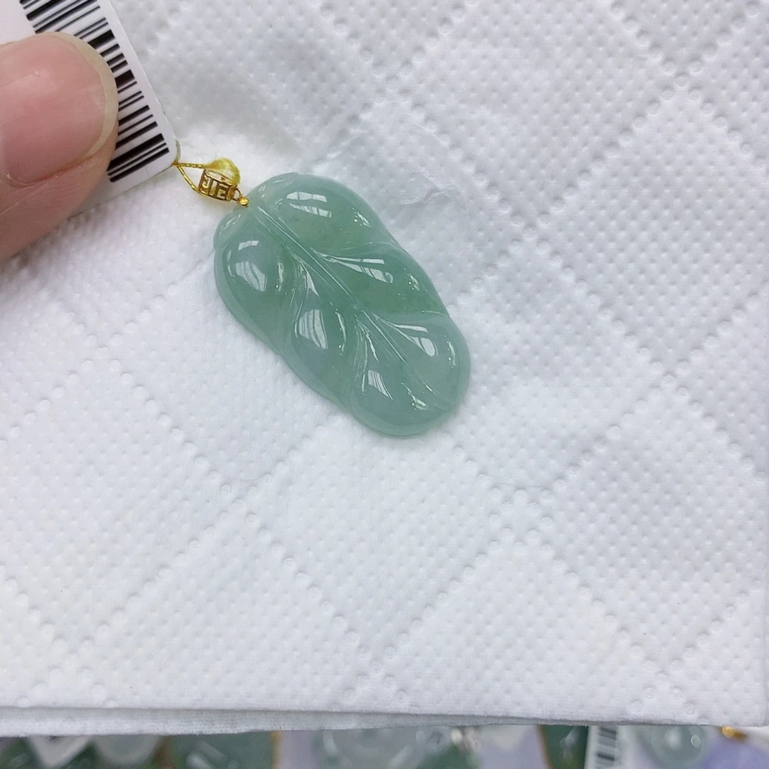 翡翠18K金镶嵌颈饰叶子