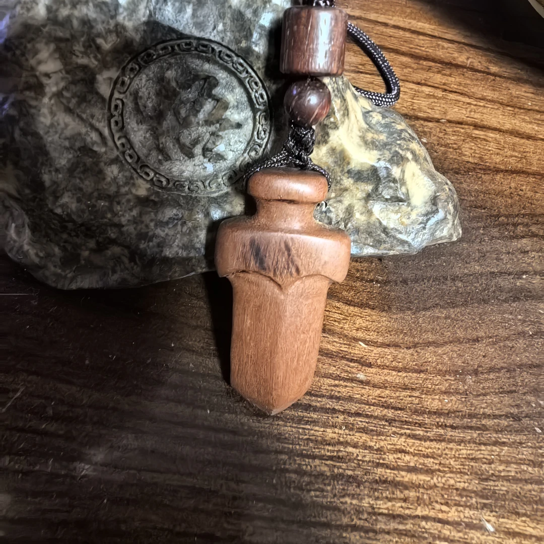 手工打造雷击木饰品