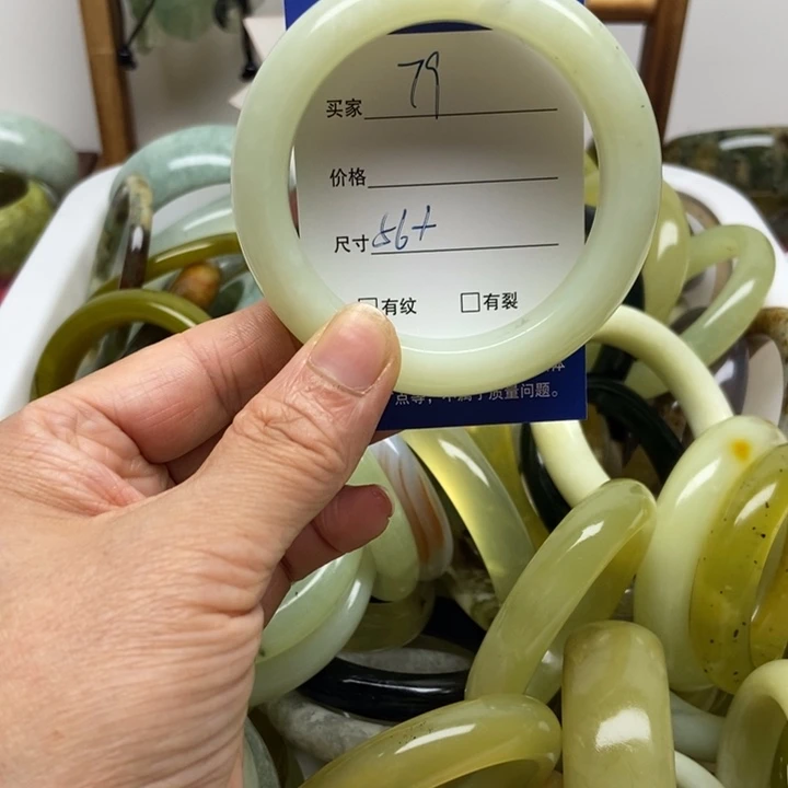蛇纹石玉未镶嵌手镯