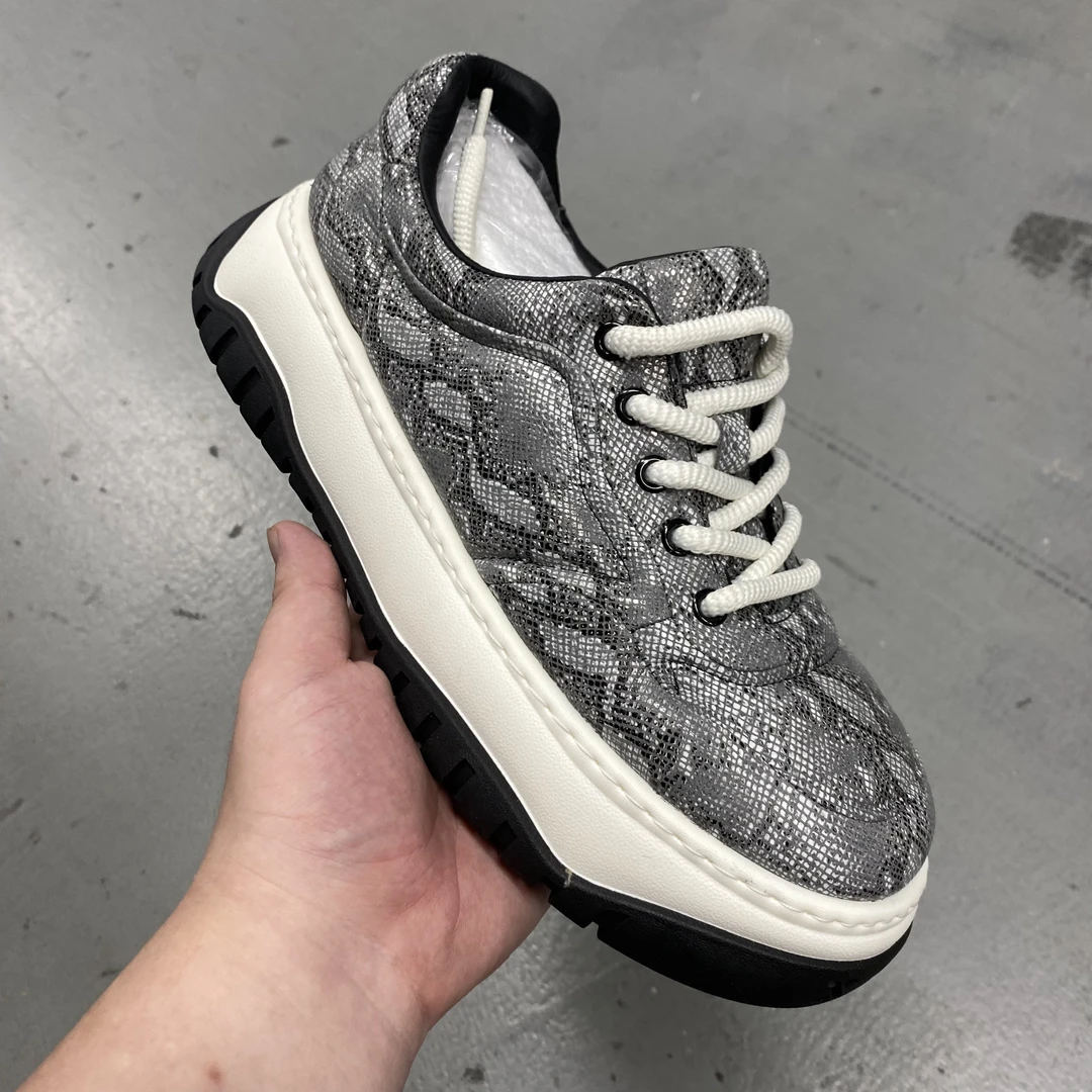 喜马拉雅白小面包休闲鞋