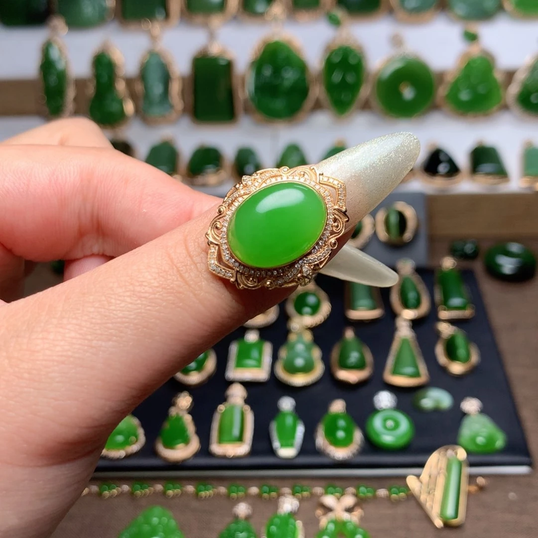 和田玉（碧玉）戒指18K金镶嵌