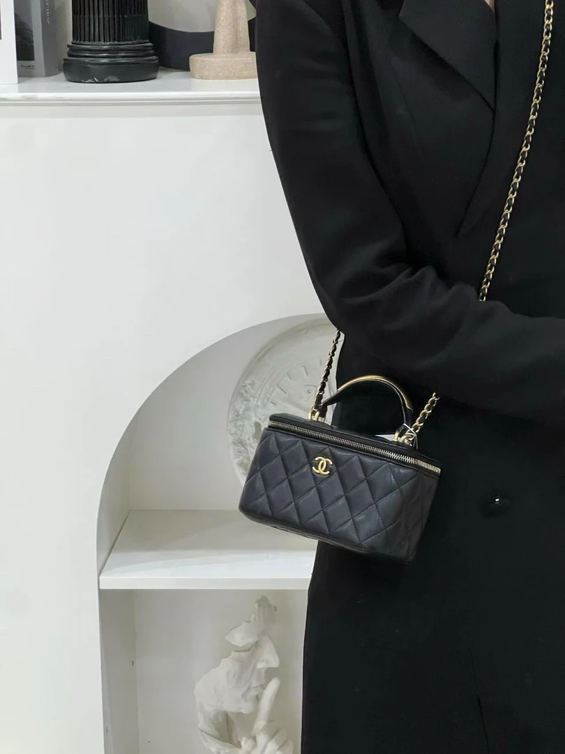 95新 Chanel/香奈儿 98新/22b金属手柄盒子黑金/严选