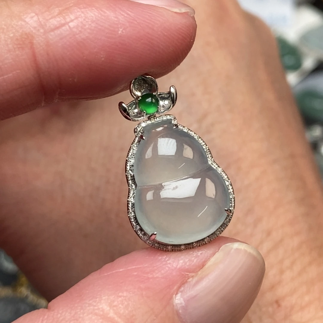 吊坠(不含链)18K金镶嵌翡翠葫芦