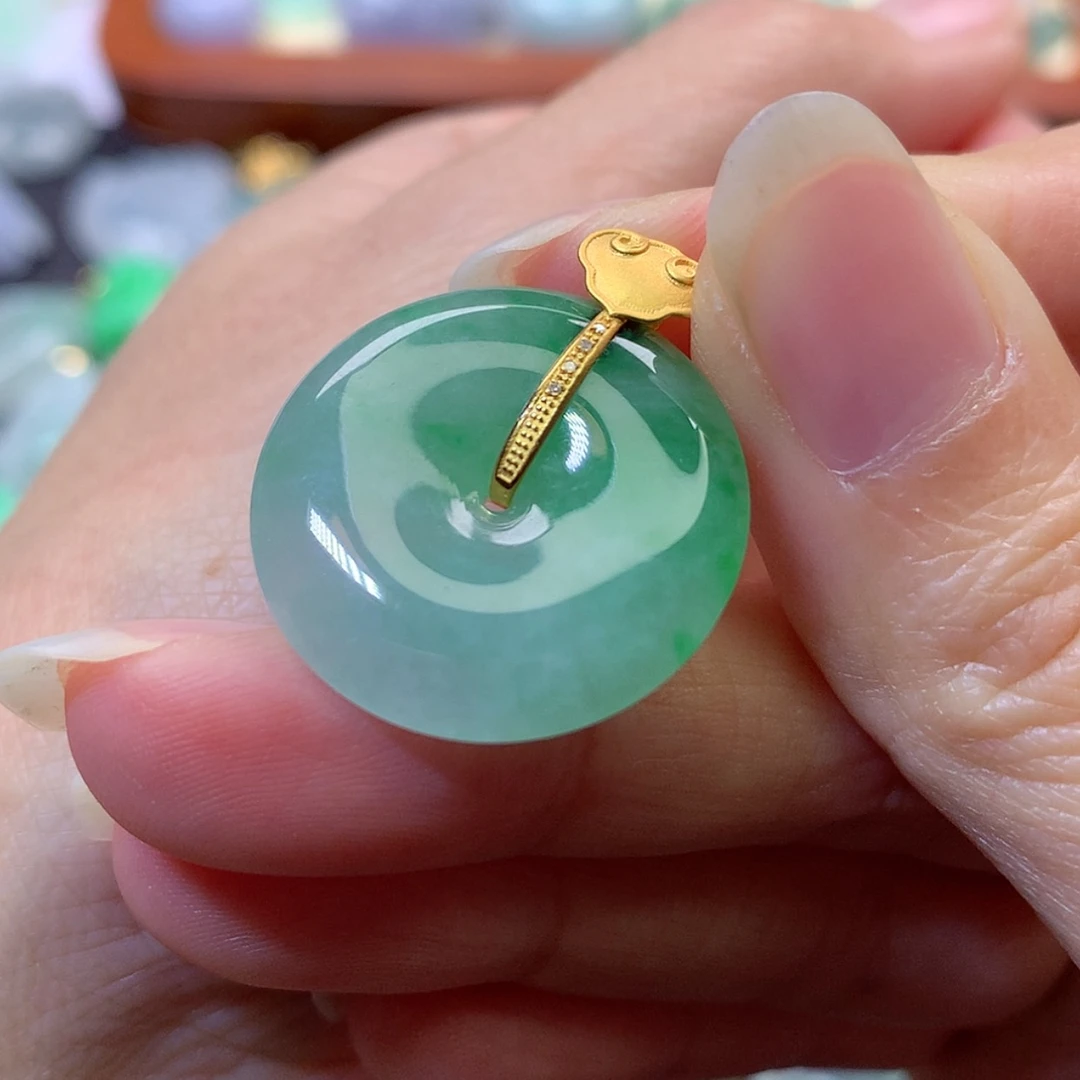 【闪购商品】吊坠(赠链)18K金镶嵌翡翠