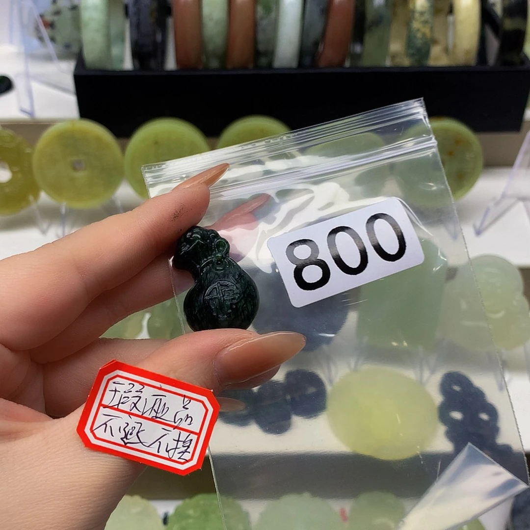 蛇纹石玉颈饰未镶嵌