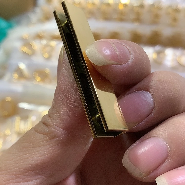 皮革驴家包盖口扣头1个