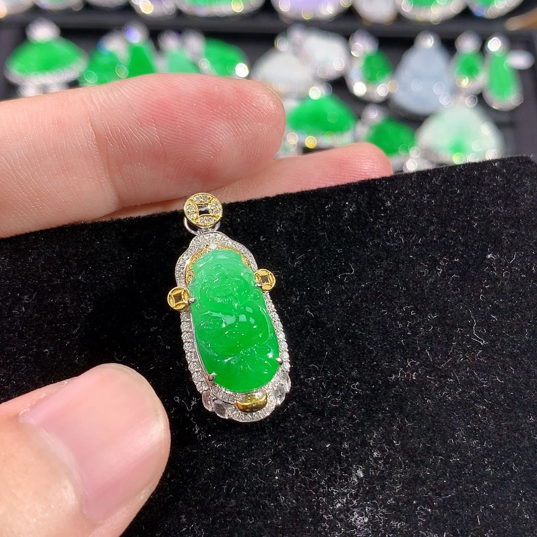 翡翠18K金镶嵌颈饰