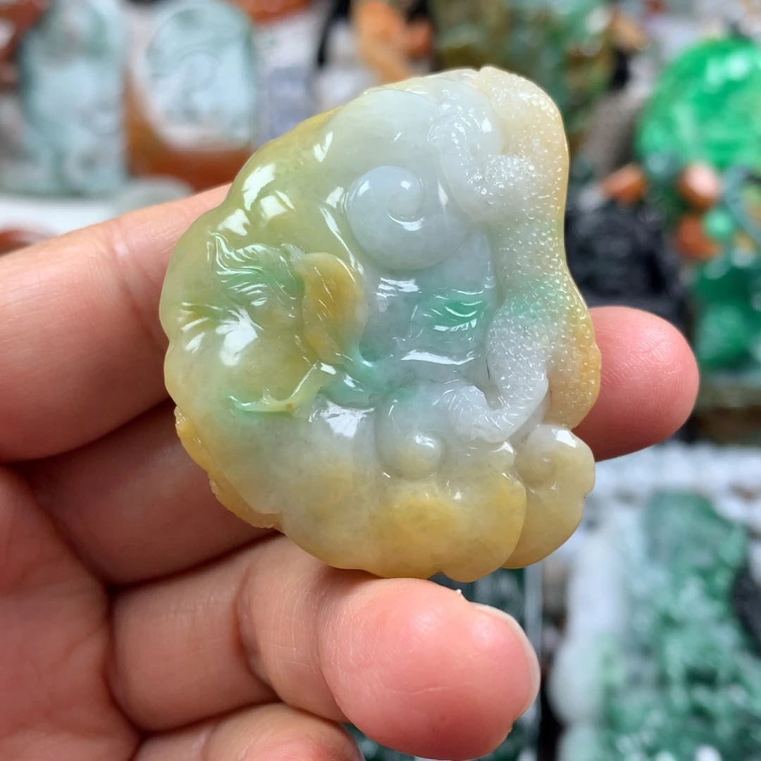 翡翠未镶嵌颈饰挂件