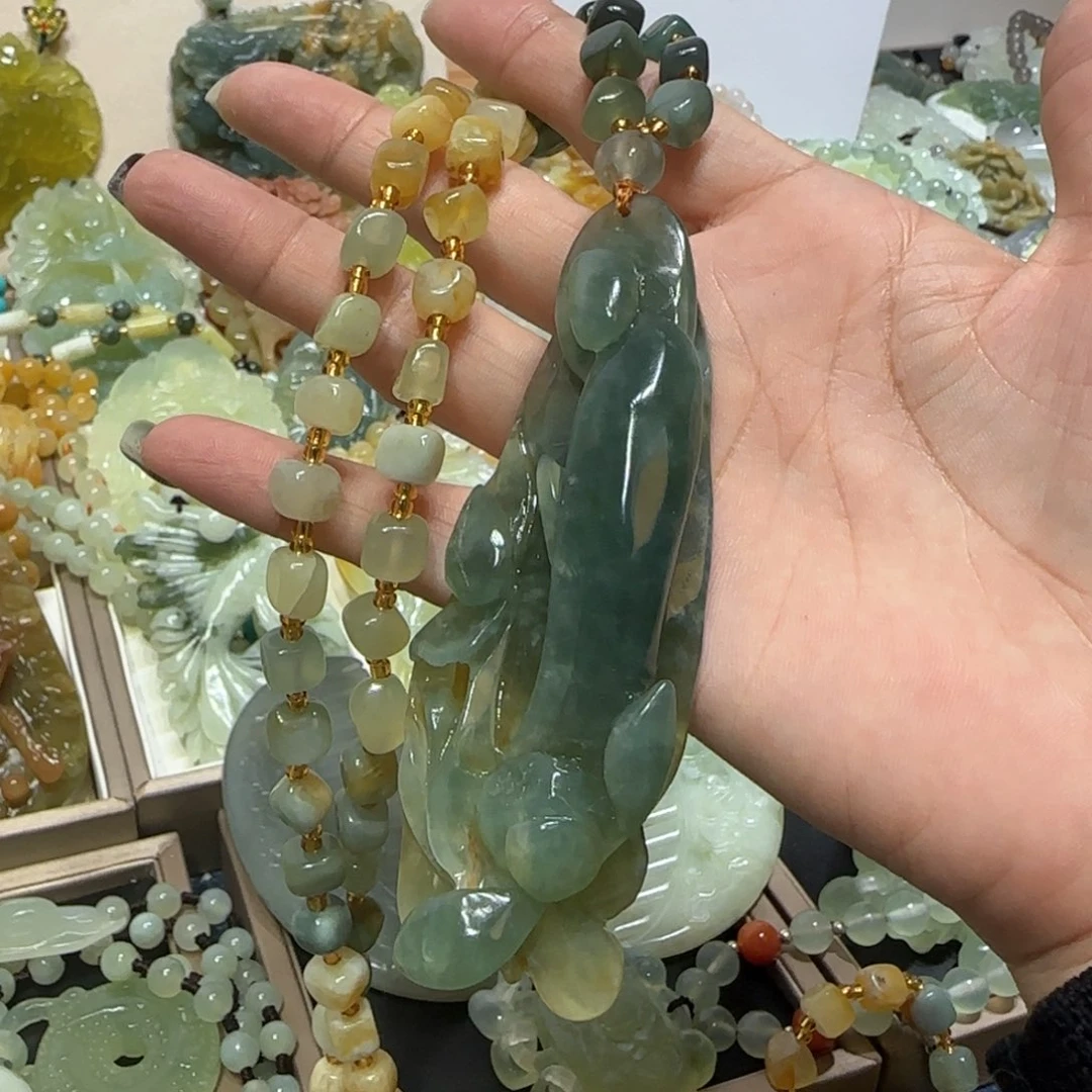 未镶嵌蛇纹石玉吊坠