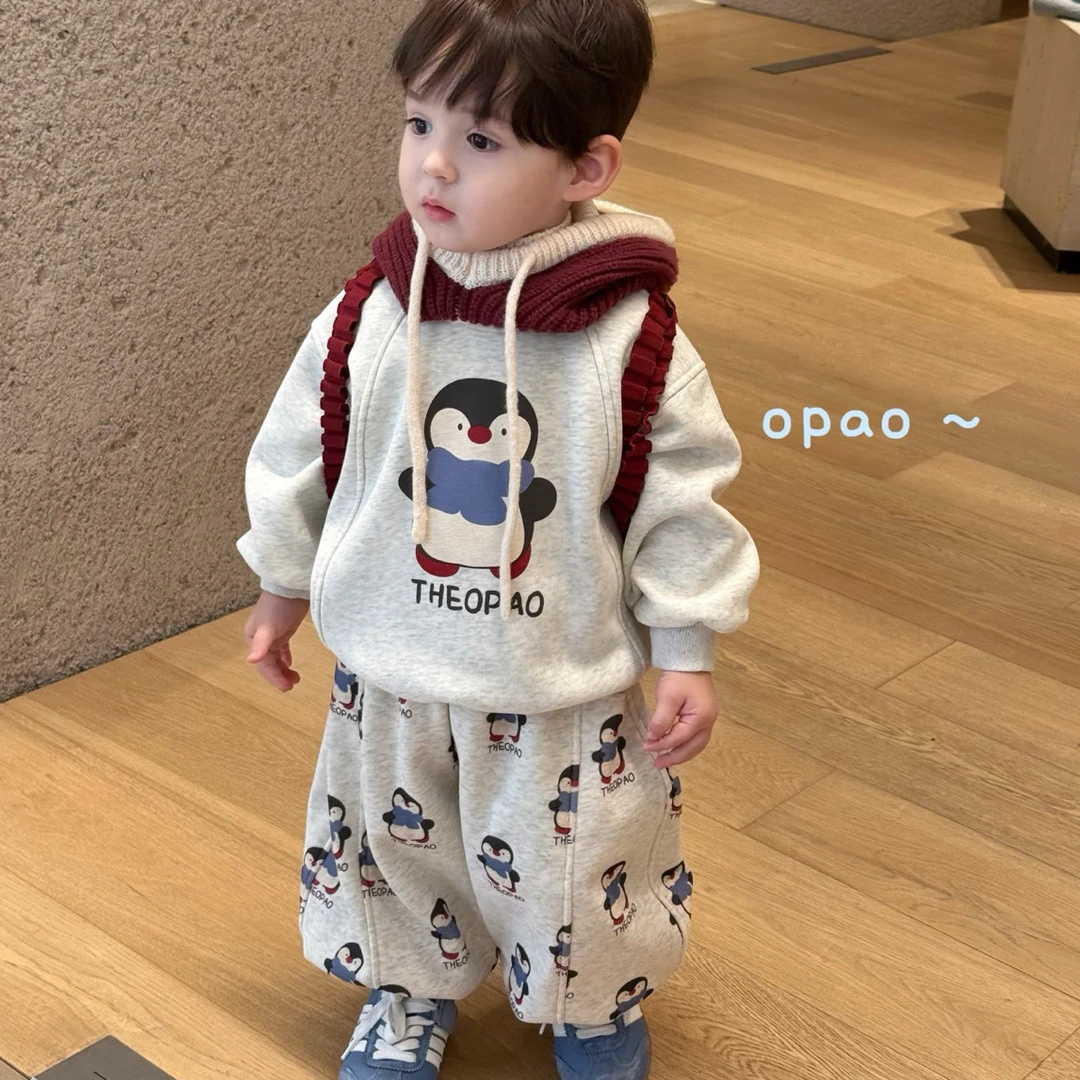 opao2025秋冬新款男童小童韩版企鹅卫衣满印保暖卫裤加绒套装洋气