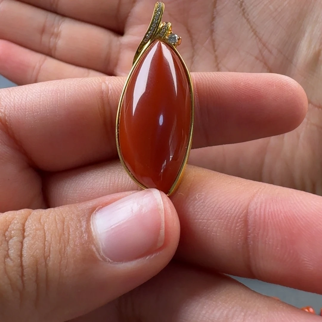 南红玛瑙18K金镶嵌马眼吊坠39.4*15