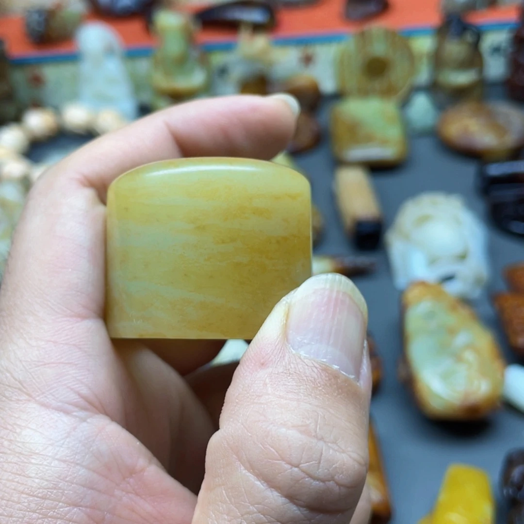 用***5和田玉未镶嵌颈饰