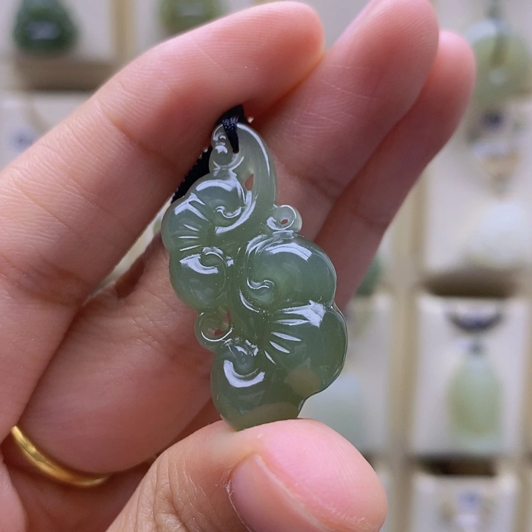 和田玉未镶嵌颈饰沐***?