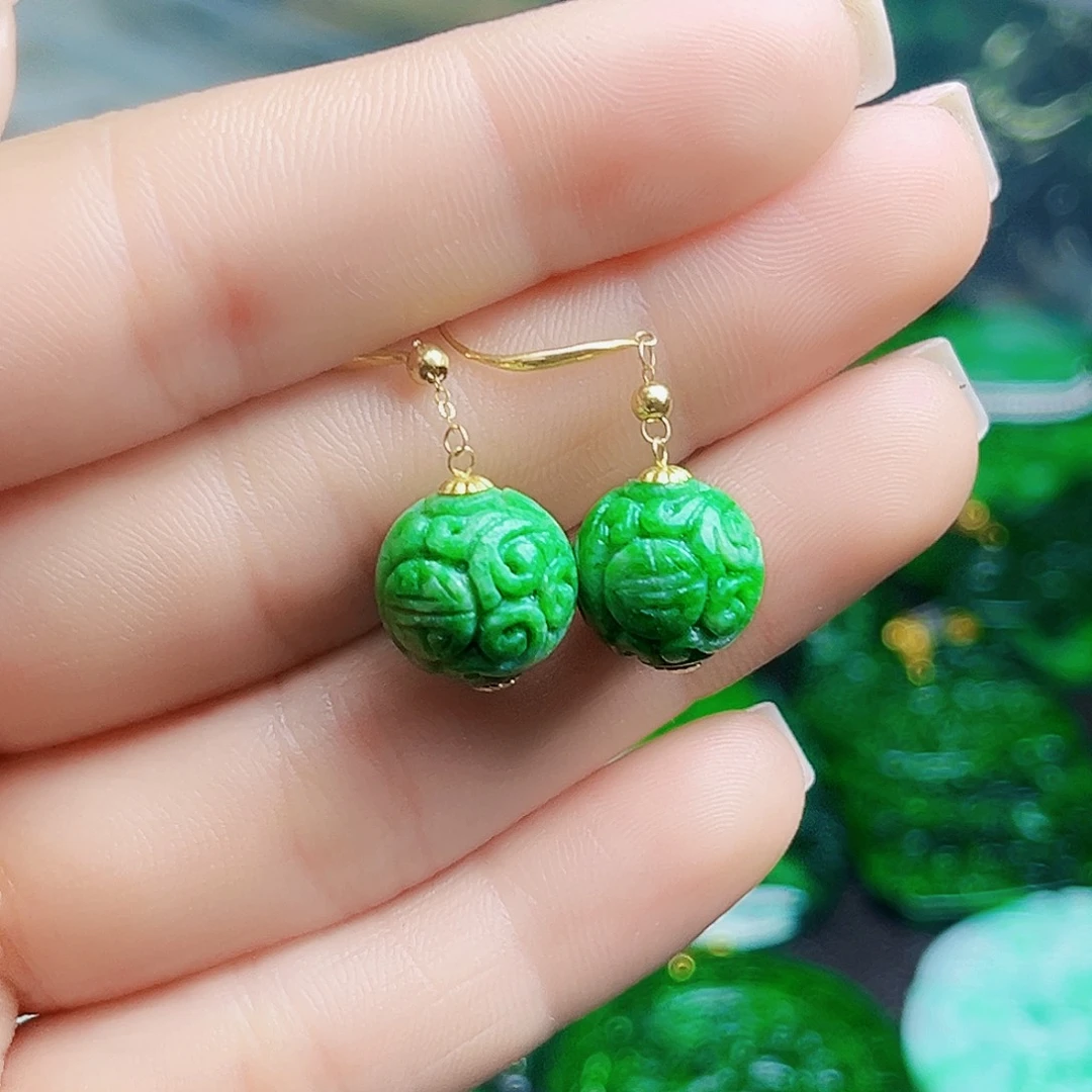 颈饰18K金镶嵌翡翠多样性