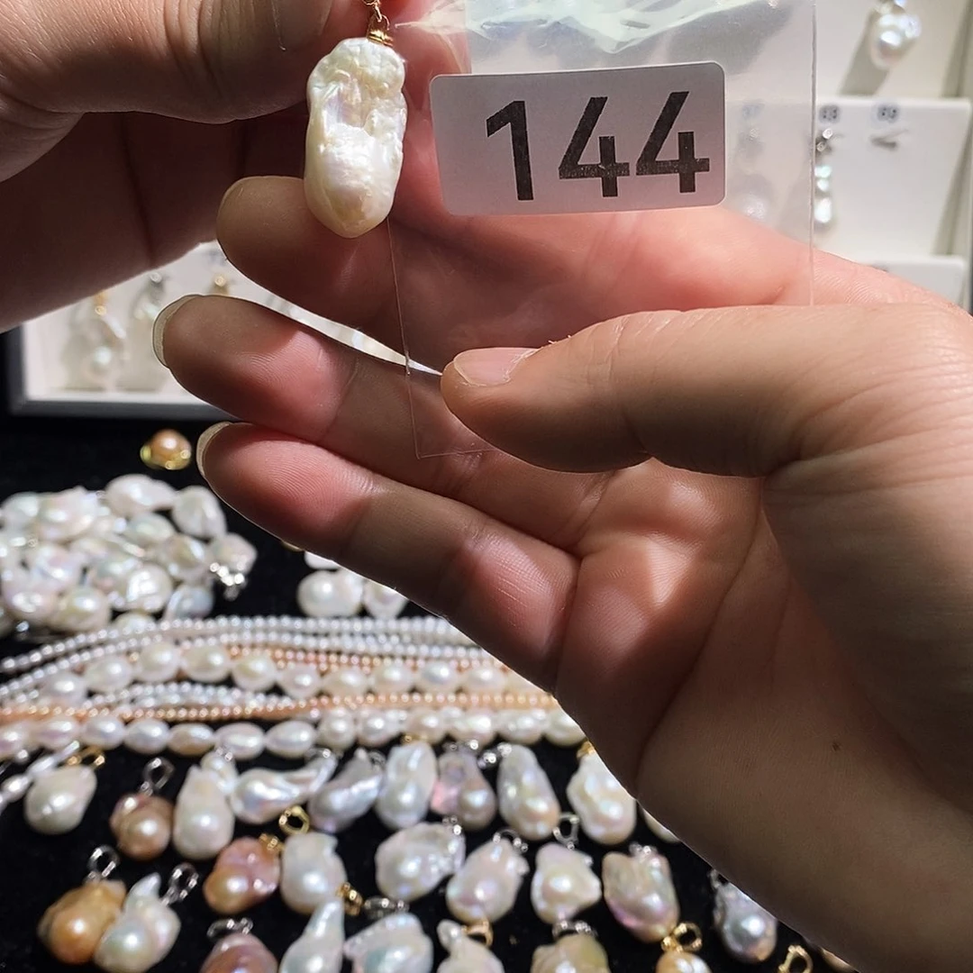 淡水珍珠吊坠(赠链)未镶嵌