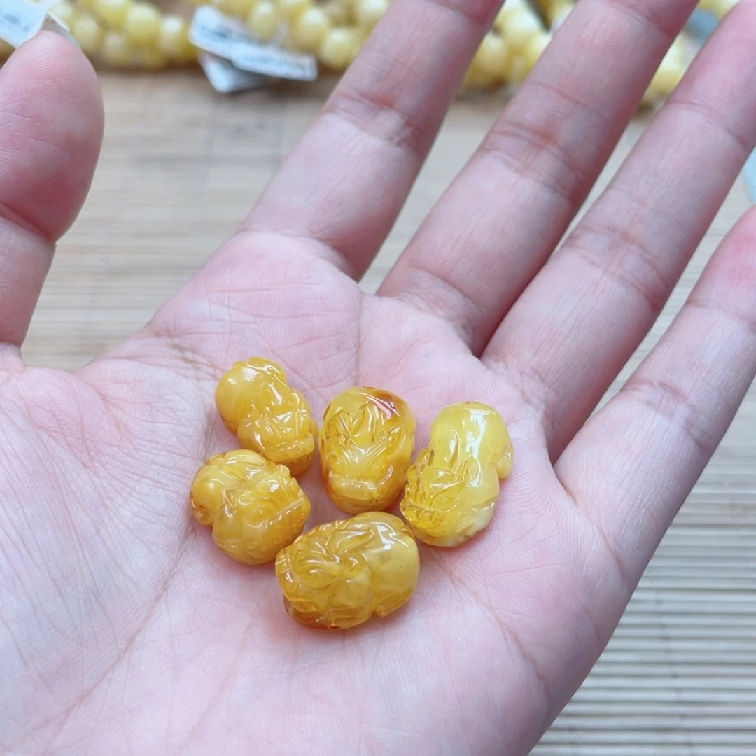 裸石蜜蜡未镶嵌多样性发其中一个