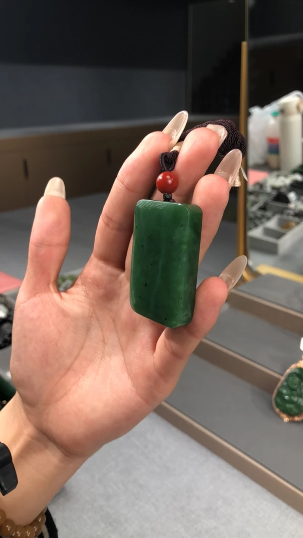 天然和田玉吊坠时尚